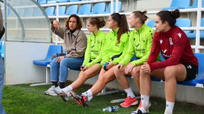 你行你上!批评教练的记者,真成了教练……