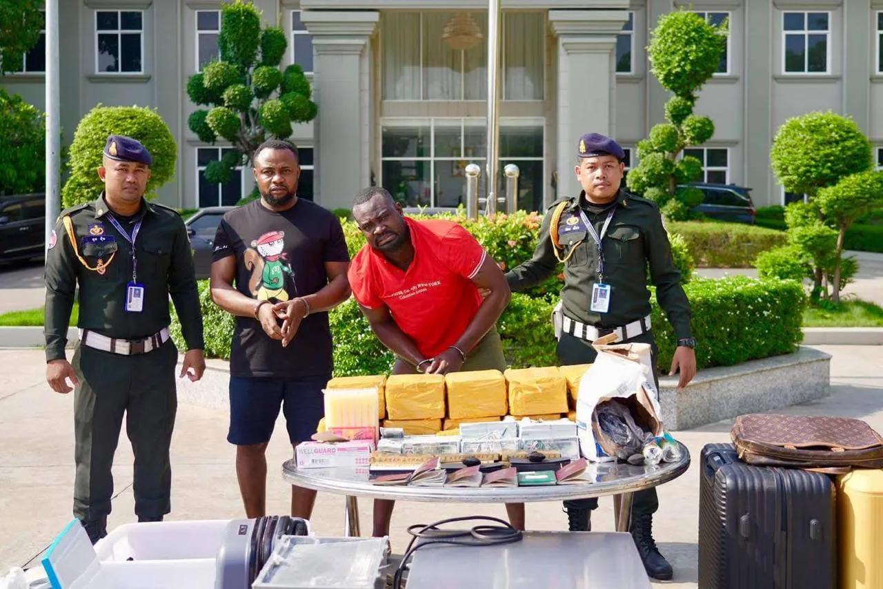 5名黑人在柬埔寨搞了700万美元!